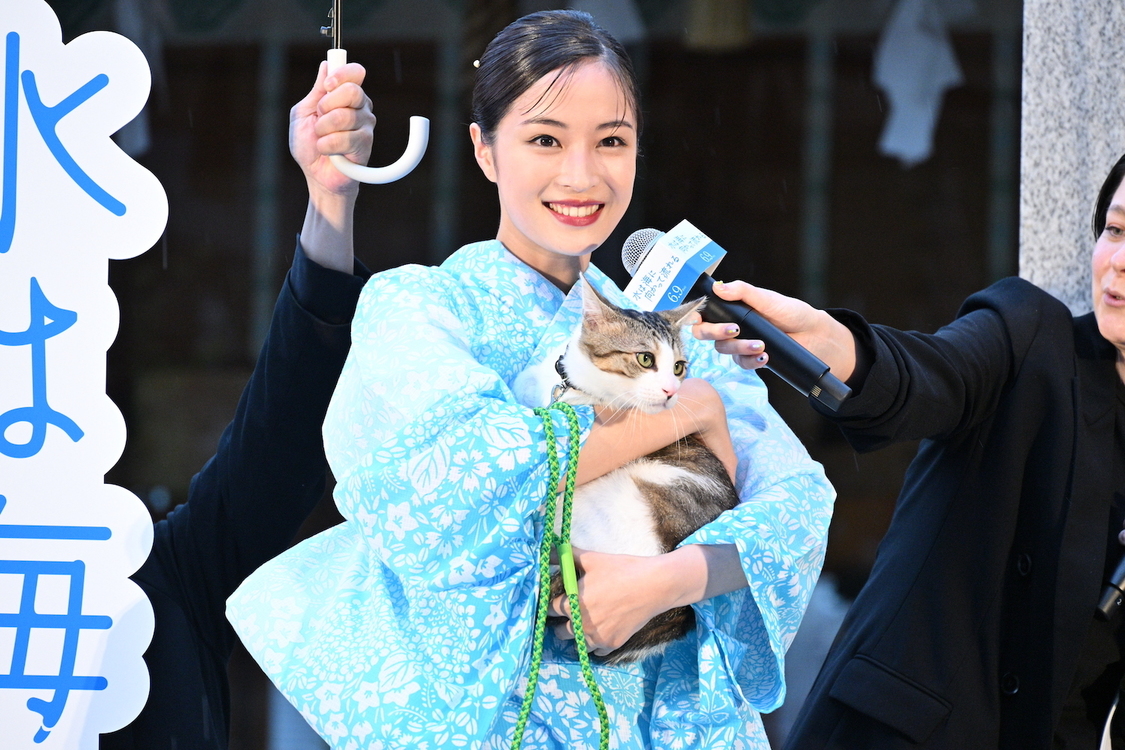 ＜映画『水は海に向かって流れる』公開直前ヒット祈願イベント＞赤城神社（2023年6月6日／©2023映画「水は海に向かって流れる」製作委員会 ©田島列島/講談社）