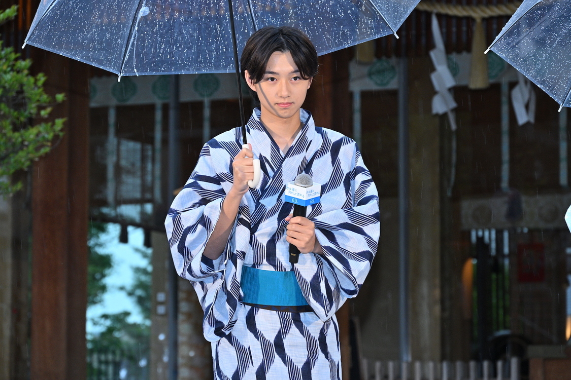 ＜映画『水は海に向かって流れる』公開直前ヒット祈願イベント＞赤城神社（2023年6月6日／©2023映画「水は海に向かって流れる」製作委員会 ©田島列島/講談社）