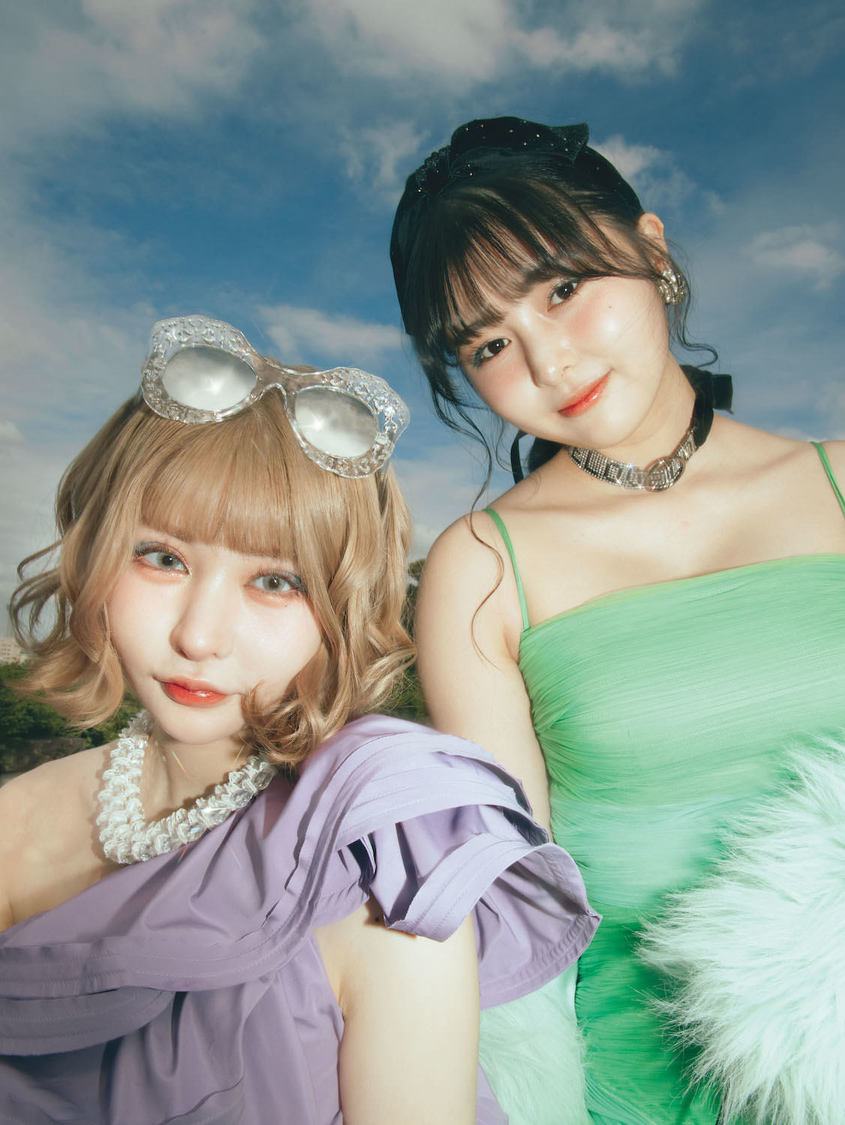 『戦慄かなの×頓知気さきな femme fatale ビジュアルブック』初公開カット（©︎KODANSHA）