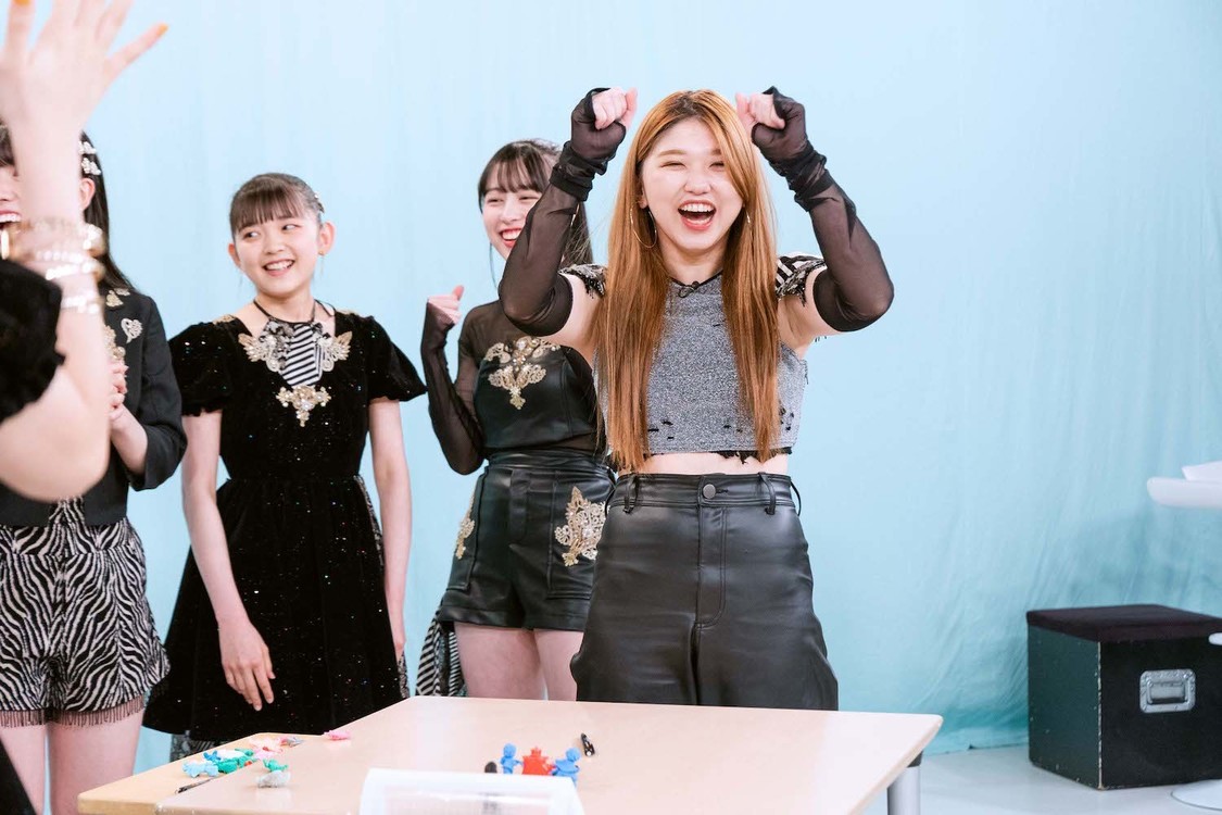 スペースシャワーTV『竹内朱莉卒業直前！アンジュルム 「アイノケダモノ／同窓生」発売記念スペシャル』より