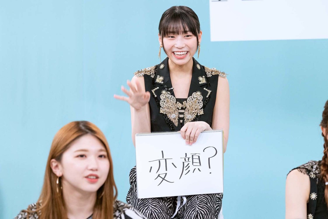 スペースシャワーTV『竹内朱莉卒業直前！アンジュルム 「アイノケダモノ／同窓生」発売記念スペシャル』より