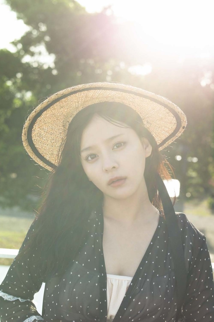 『齊藤なぎさ1st写真集 なぎさ』より