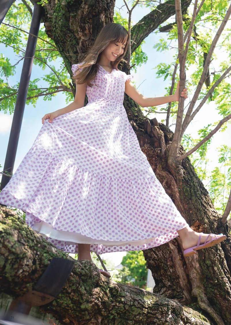 上村さや香『デジタル原色美女図鑑　cent.FORCE sprout  現役女子大生キャスター　林 佑香　上村さや香　野田心優　八木梨早』より