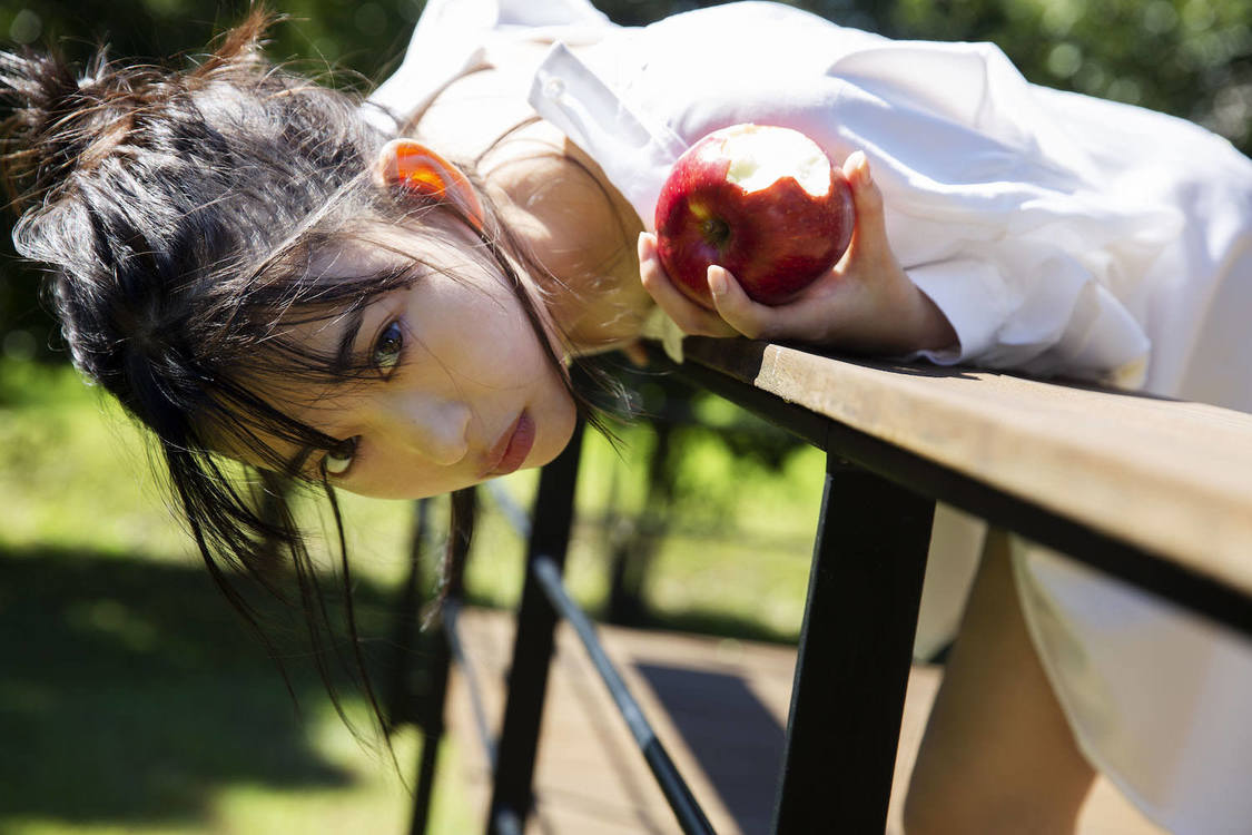 『森川葵写真集「Ebipilaf」』（ⒸSDP）