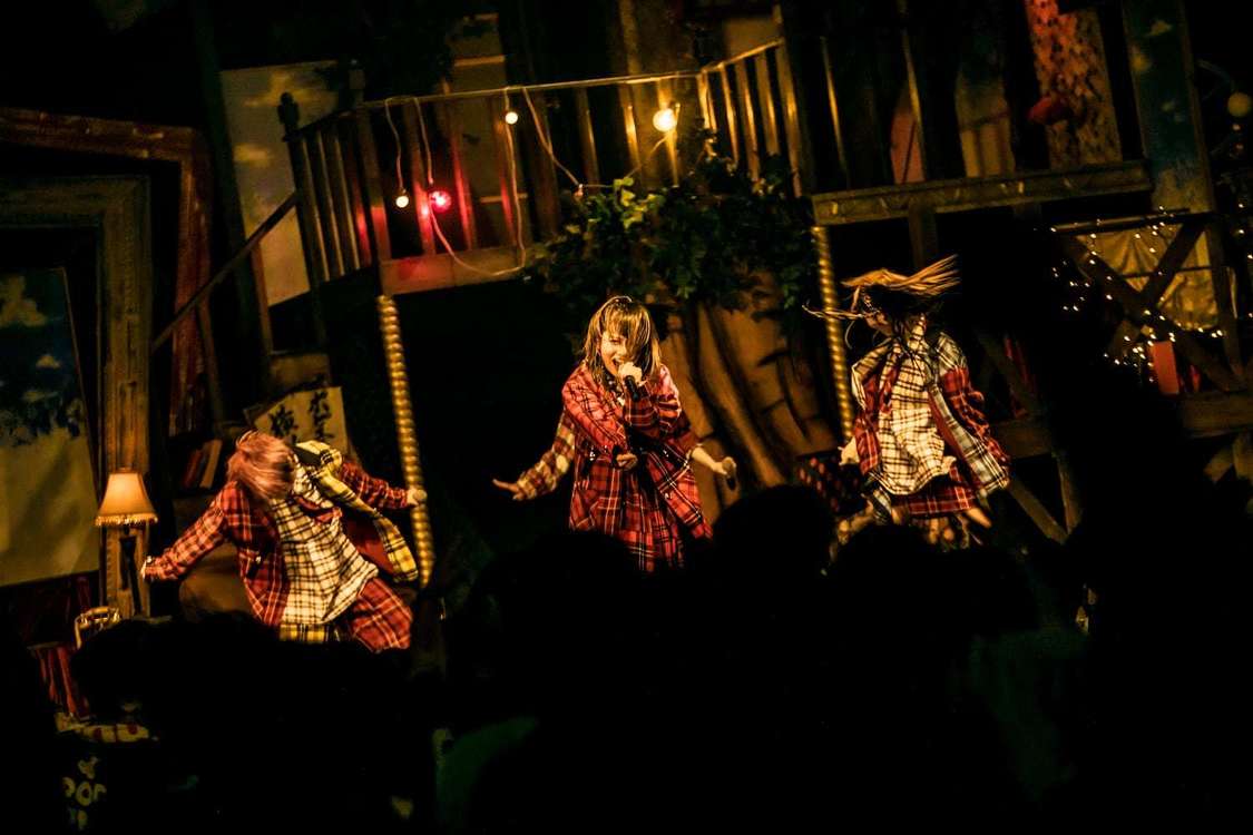 POPPiNG EMO＜9thワンマンライブ“ZEPPiNG EMO”＞KT Zepp Yokohama（2023年6月13日）撮影：SHIBA