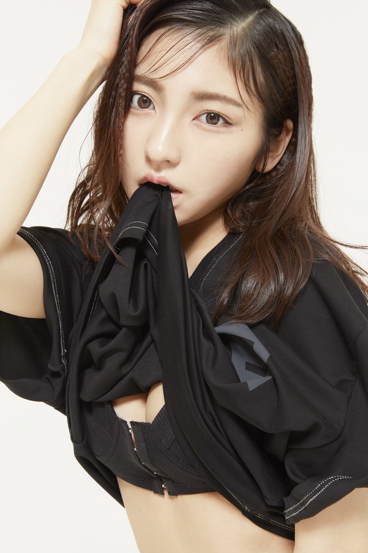 十味（#2i2）『サイゾー』アザーカット（撮影：岩澤高雄（The VOICE）／スタイリスト：菅沼 愛（TRON）／ヘアメイク：塩田結香（JULLY））