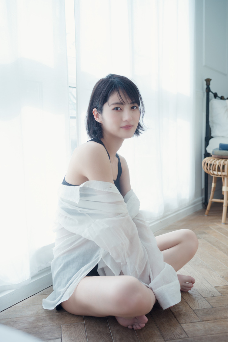 若月佑美 1stフォトエッセイ『履きなれない靴を履き潰すまで』アザーカット