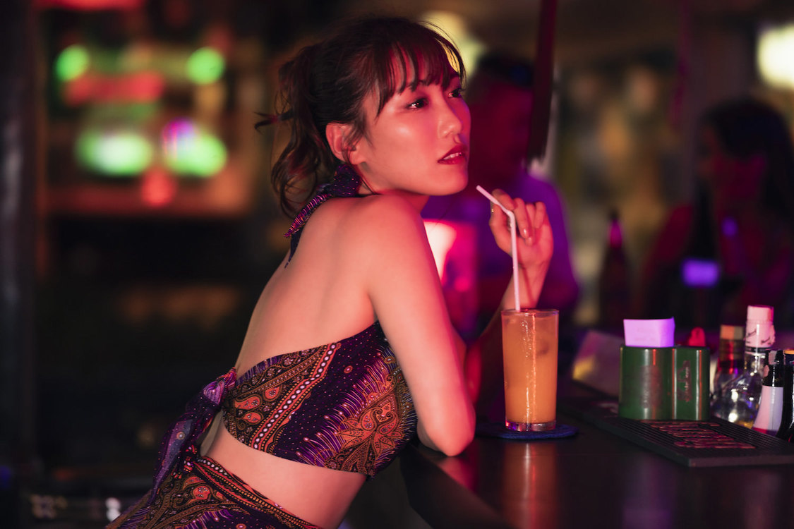 高城れに写真集『タイトル未定』より（©塚田亮平／集英社）