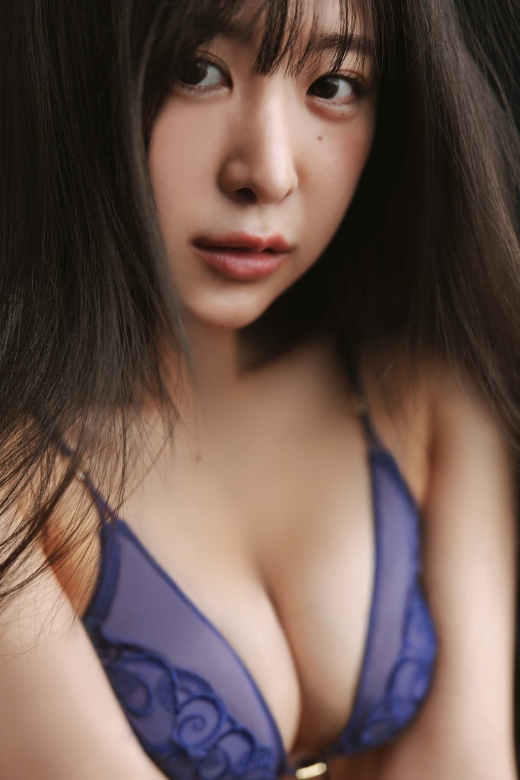 真島なおみ『FRIDAY』6月30日発売号アザーカット（撮影：倉本侑磨）