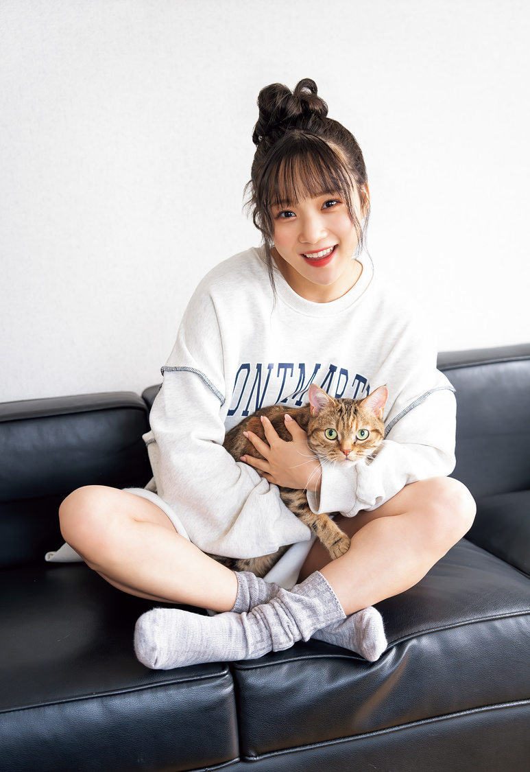 稲場愛香写真集『Love perfume』より