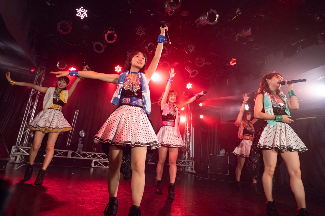 📸 画像：＜アップアップガールズ（仮） 夏の終わりにサマービーム！＞＠新横浜NEW SIDE BEACH!!｜アプガ（仮）、 5人体制初の夏を完走。年末全曲ライブは「数えてみたら80曲」