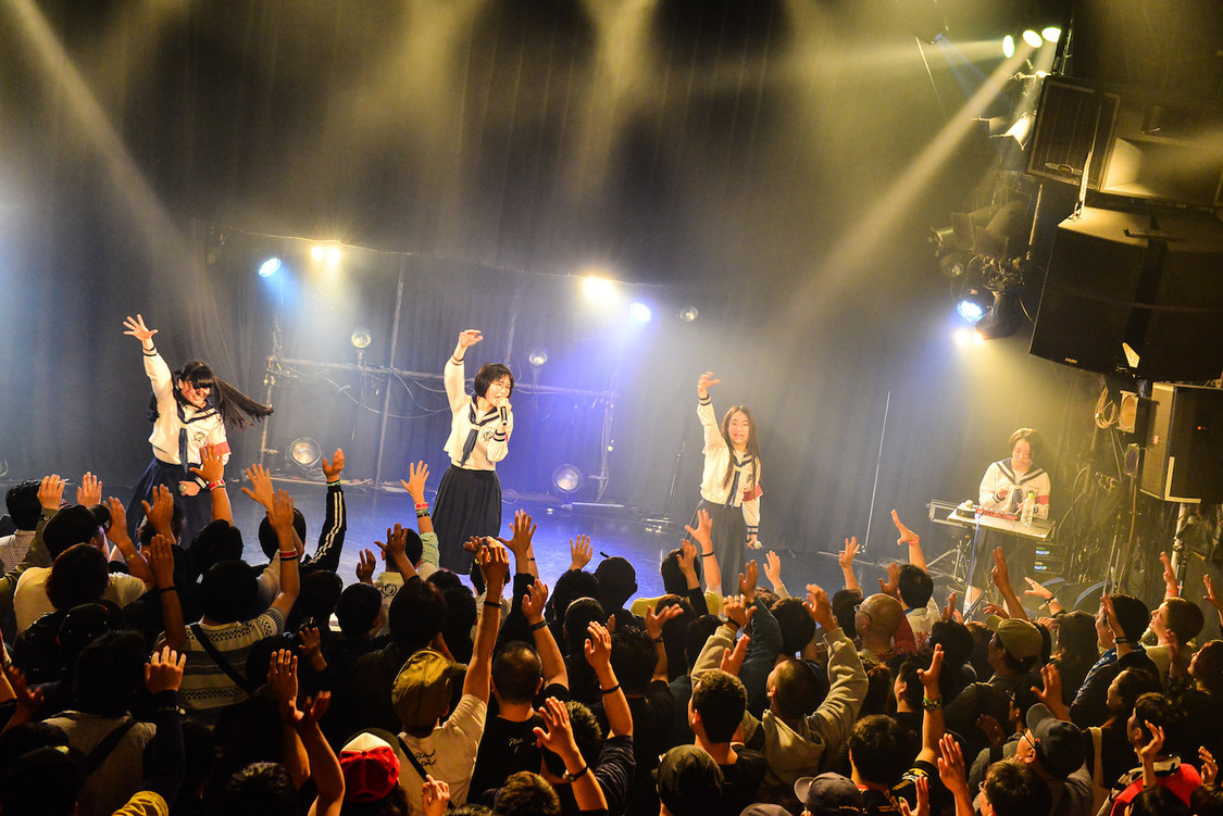 新しい学校のリーダーズ＜YATSUI FESTIVAL! 2019＞｜clubasia（2019年6月15日）／撮影：清水ケンシロウ