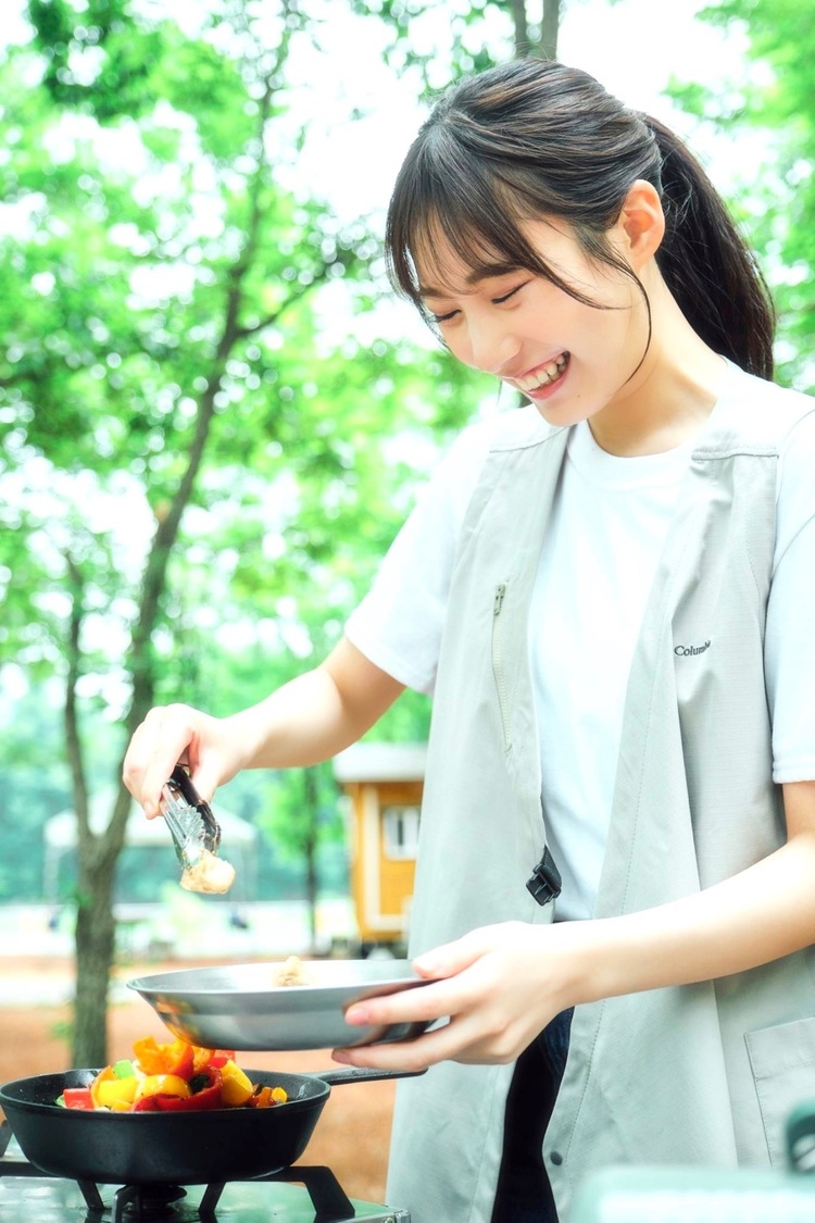 横野すみれ『Fine特別編集 SUNNY GIRL』アザーカット（Ⓒ日之出出版/Fine）