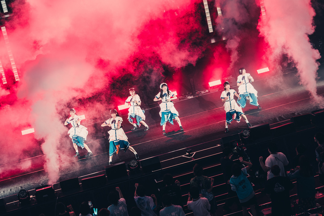 📸 画像：＜真っ白なキャンバス フリーライブ 2023 夏＞河口湖ステラシアター（2023年7月8日）｜真っ白なキャンバス[ライブレポート]多彩な演出と表情豊かなパフォーマンスを届けたフリー