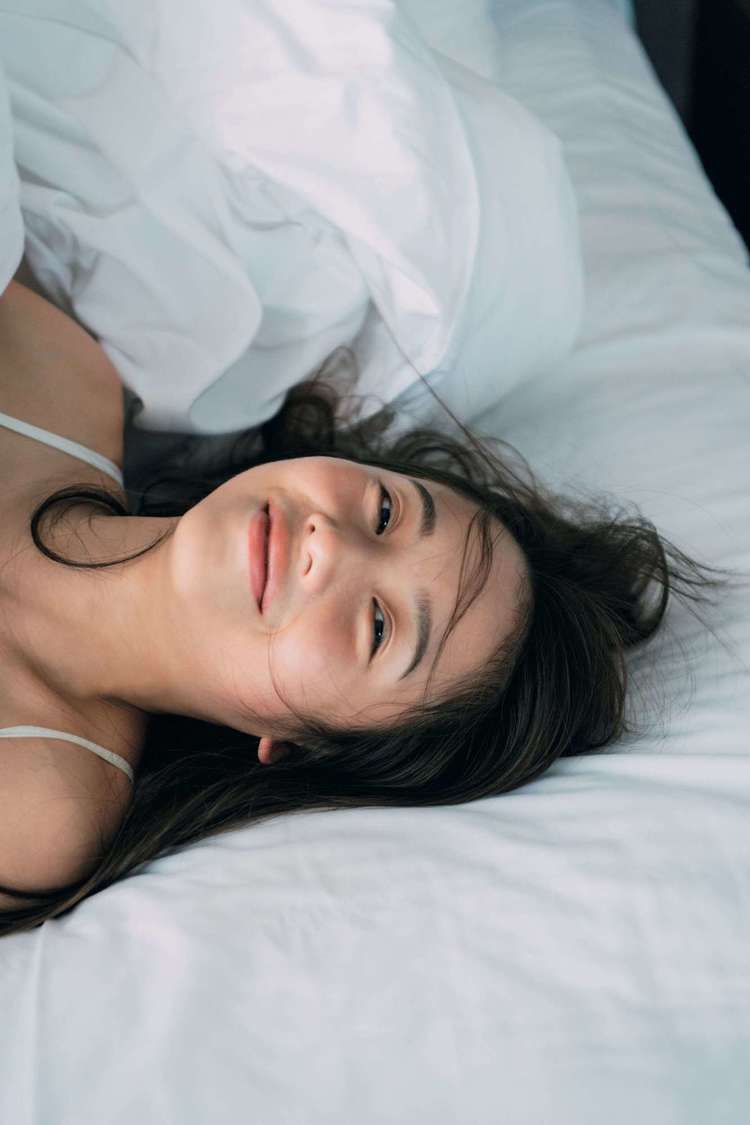 伊原葵 1st写真集 『Noon』（撮影：三瓶康友）