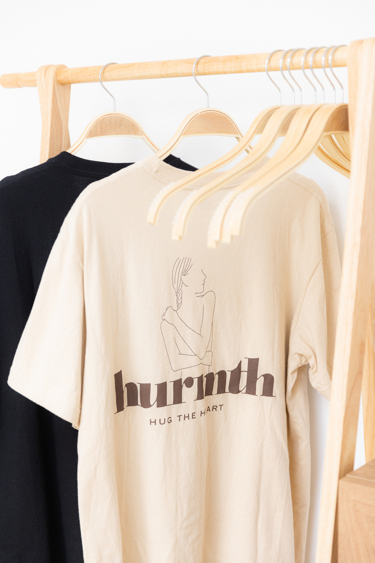 『hurmth』オリジナルロゴTシャツ。