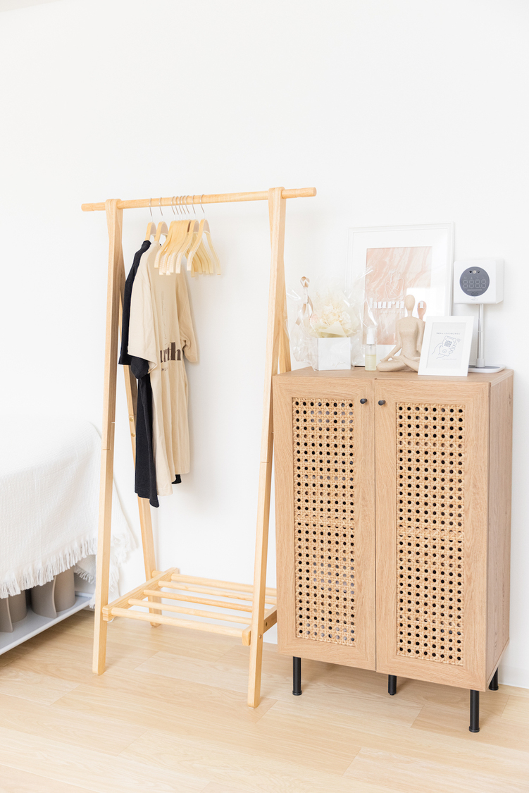 前回のスタジオでも使用していたハンガーラックと靴箱。