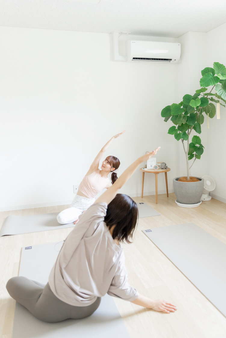 『hurmth』は、性別を問わずヨガ初心者が安心して受講できるシステムを用意している。