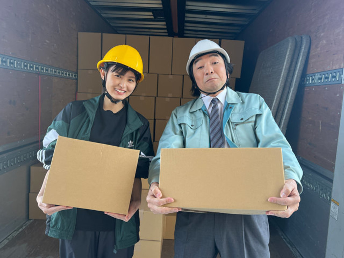 左から、遠藤さくら、池田鉄洋 『トラックガール』 （C）フジテレビ