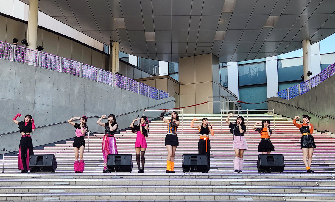 OCHA NORMA＜「ちょっと情緒不安定？…夏/オチャノマ マホロバ イコイノバ～昭和も令和もワッチャワチャ～/シェケナーレ/ヨリドリ ME DREAM」発売記念イベント＞ダイバーシティ東京プラザ 2Fフェスティバル広場（2023年7月25日）