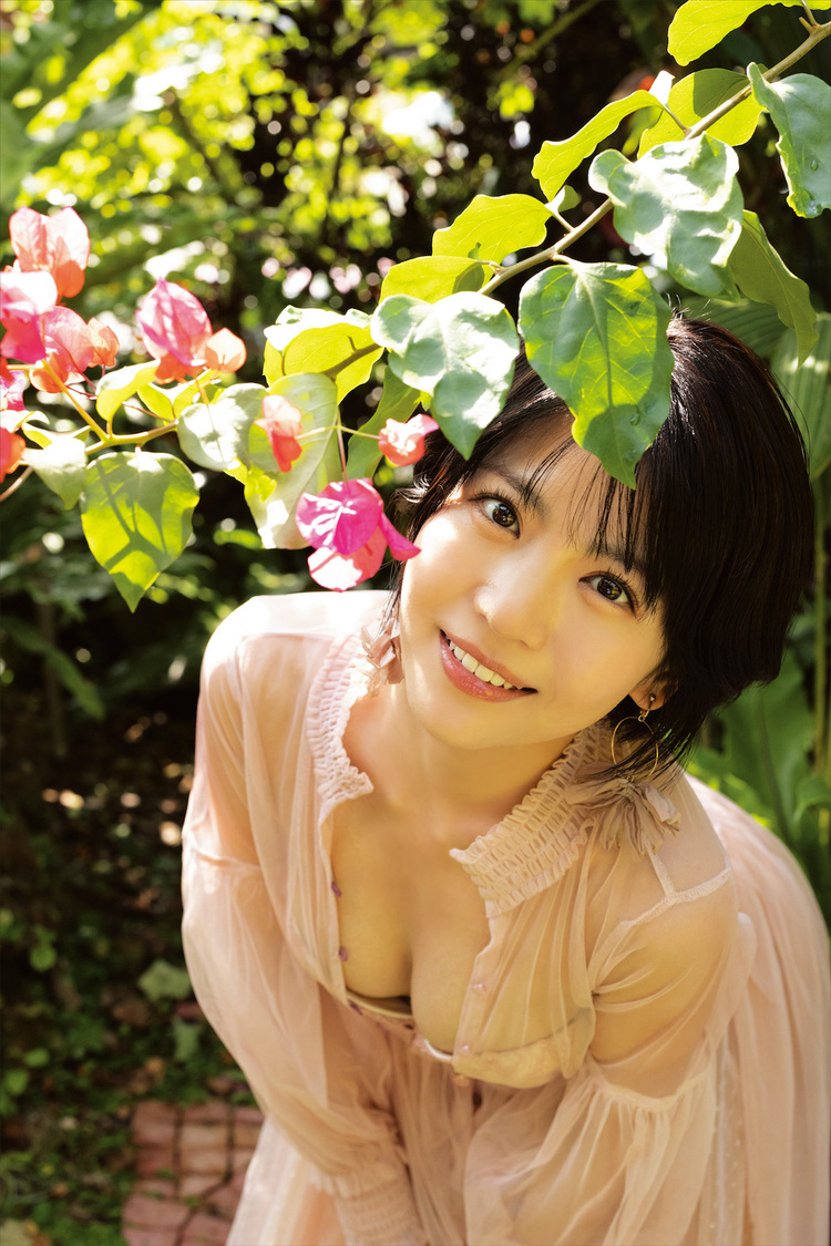 『佐々木萌香ファースト写真集いちばん。』（徳間書店）／ 撮影：中山雅文