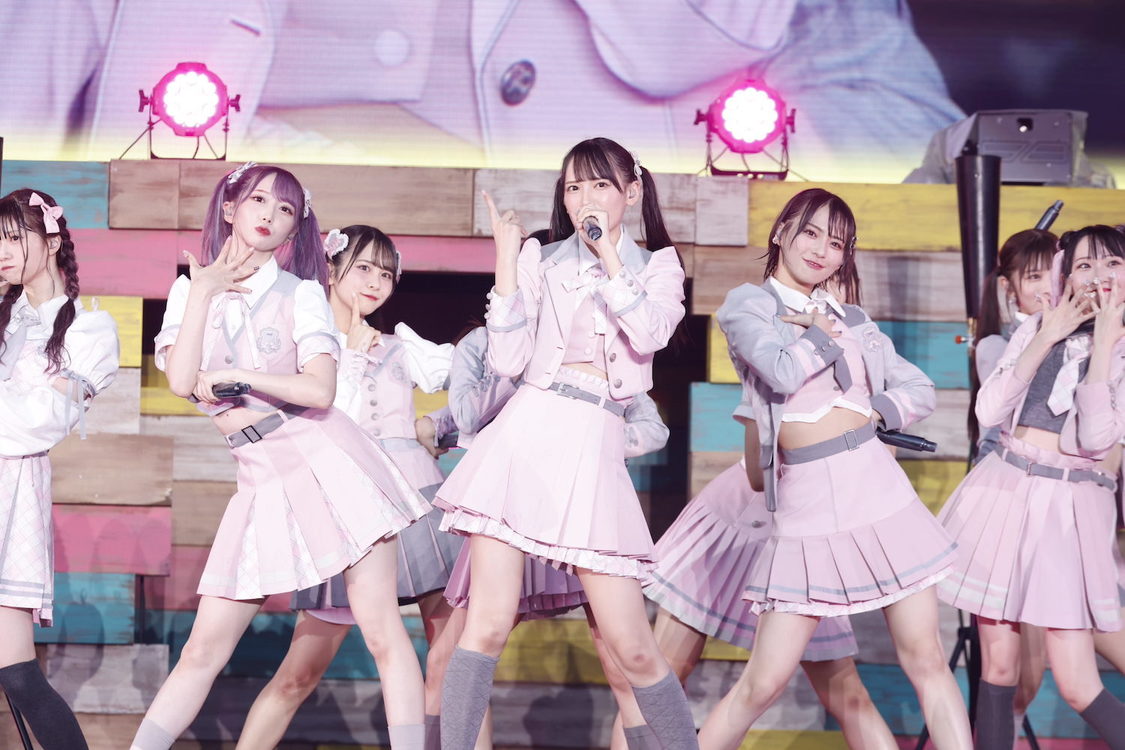 ≠ME「想わせぶりっこ」初パフォーマンス＜イコノイジョイ 2023＞富士急ハイランド・コニファーフォレスト（2023年7月29日／©️YOANI／KING RECORDS）