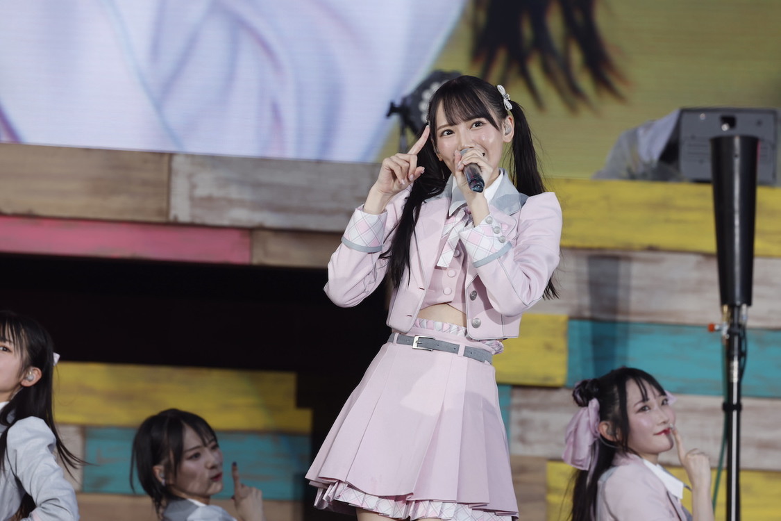 ≠ME「想わせぶりっこ」初パフォーマンス＜イコノイジョイ 2023＞富士急ハイランド・コニファーフォレスト（2023年7月29日／©️YOANI／KING RECORDS）