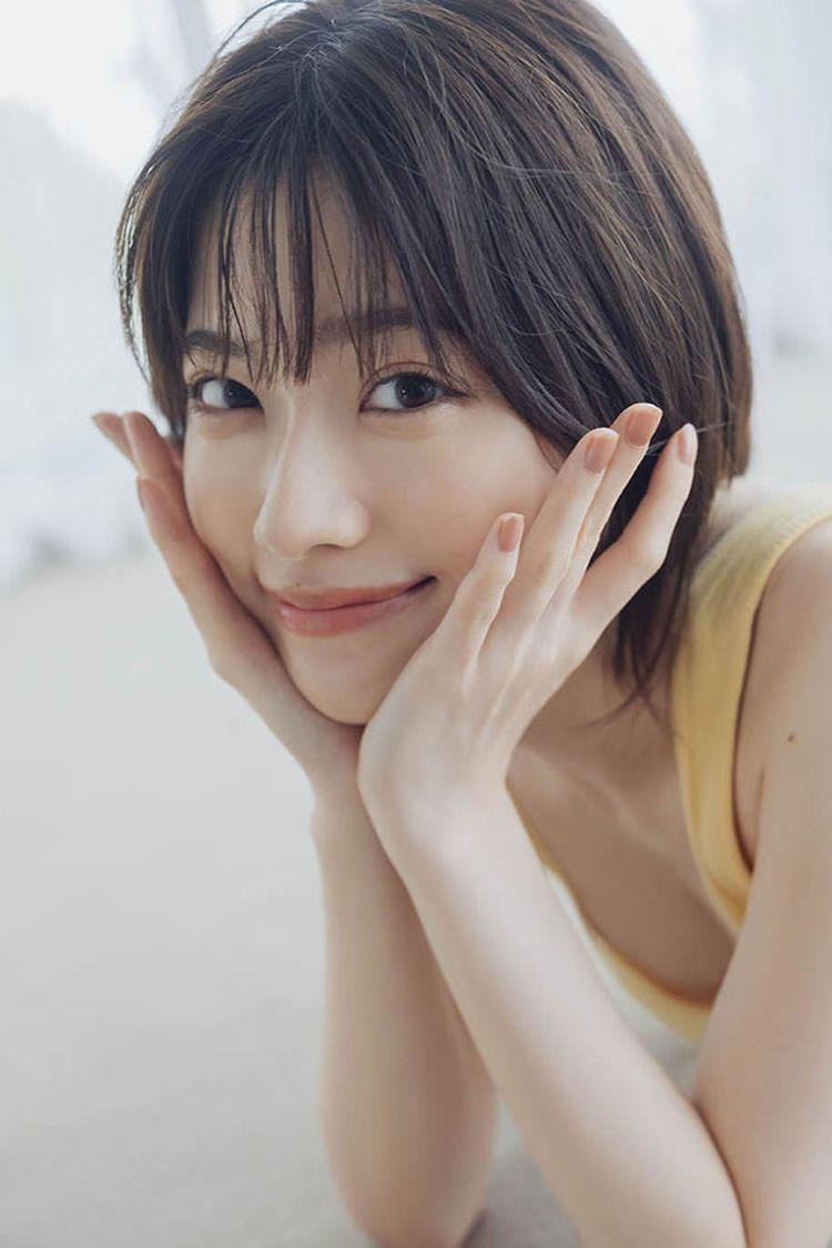 『礒部花凜 1st写真集 私めく』先行カット