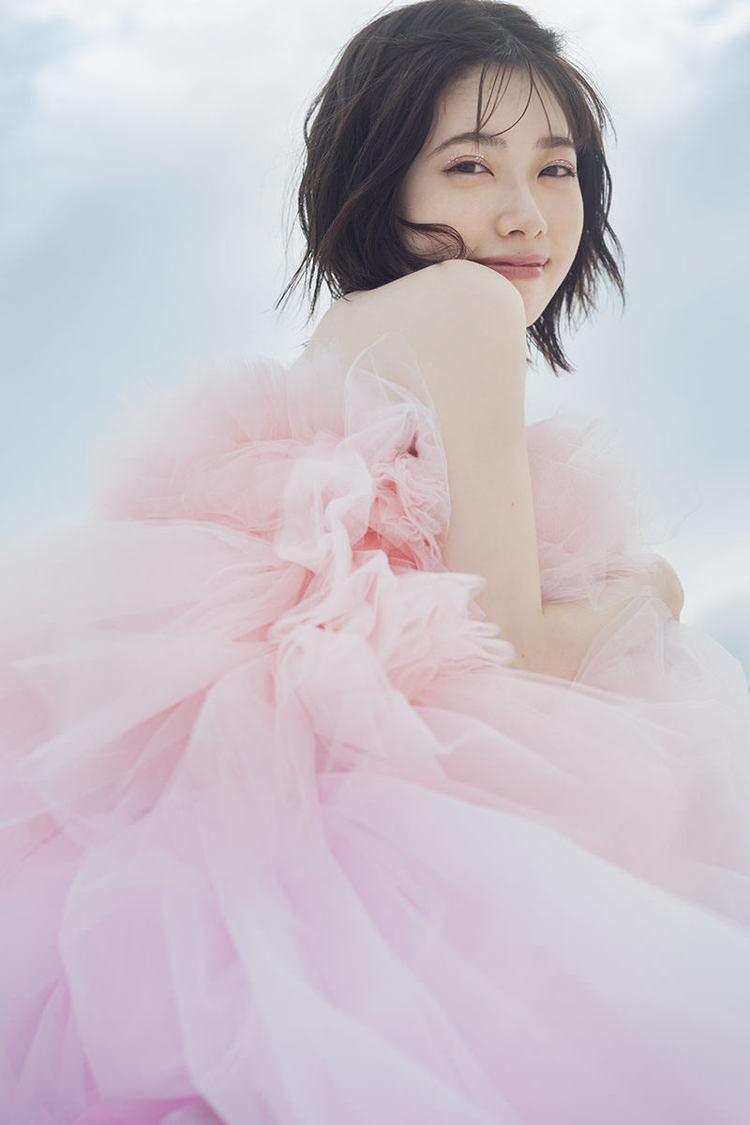 『礒部花凜 1st写真集 私めく』先行カット