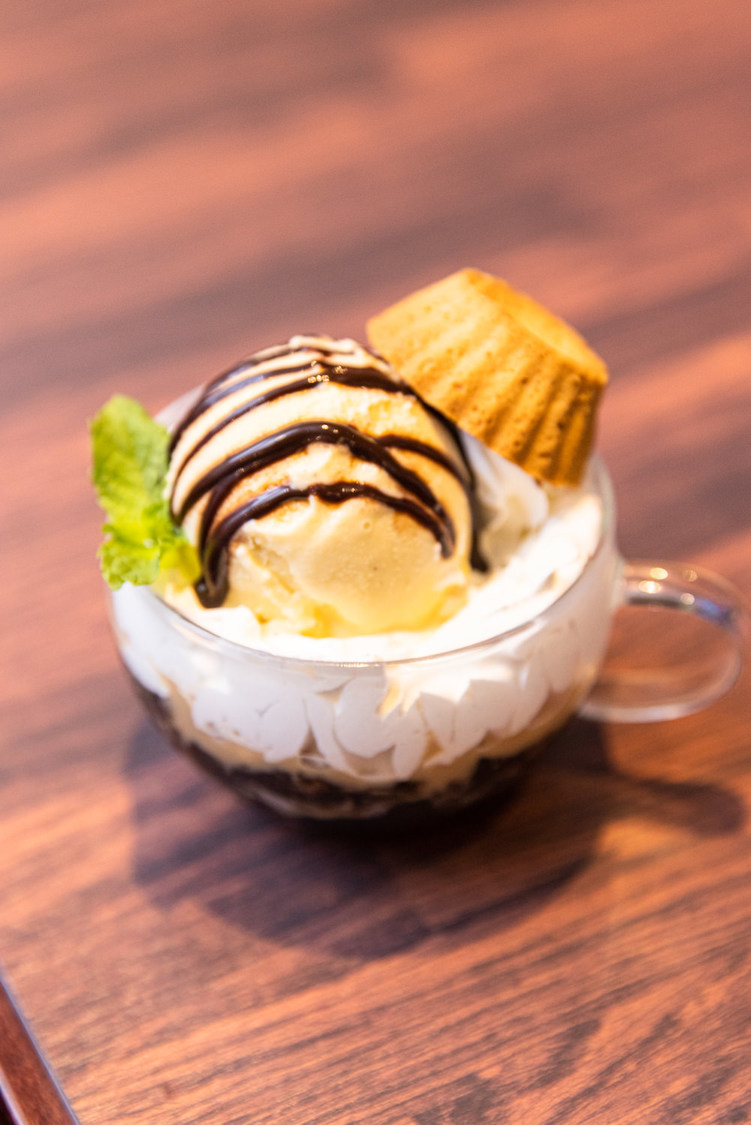 大地葉と齋藤綾のお気に入りとなった「CASQUETTE’Sの明けない夜に誘い込むコーヒーアイス」