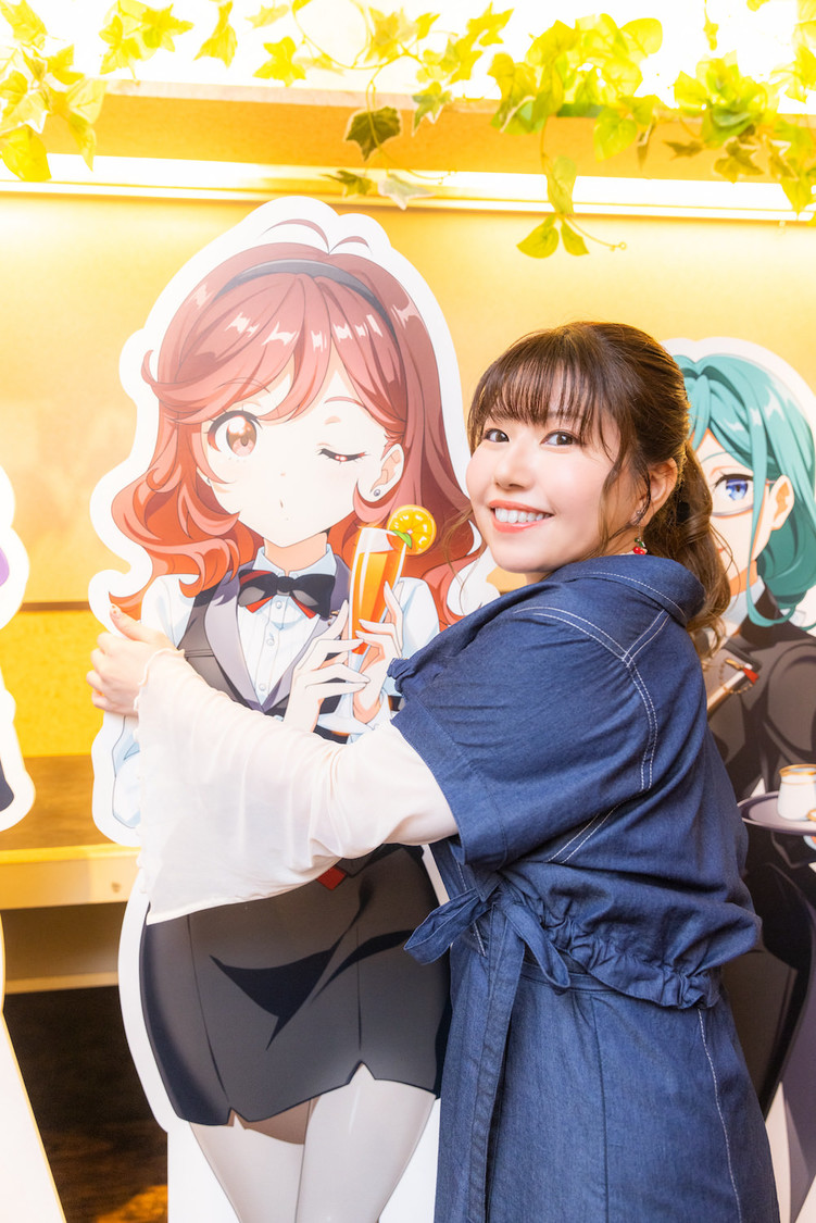 齋藤綾と二川ミミの等身大パネル