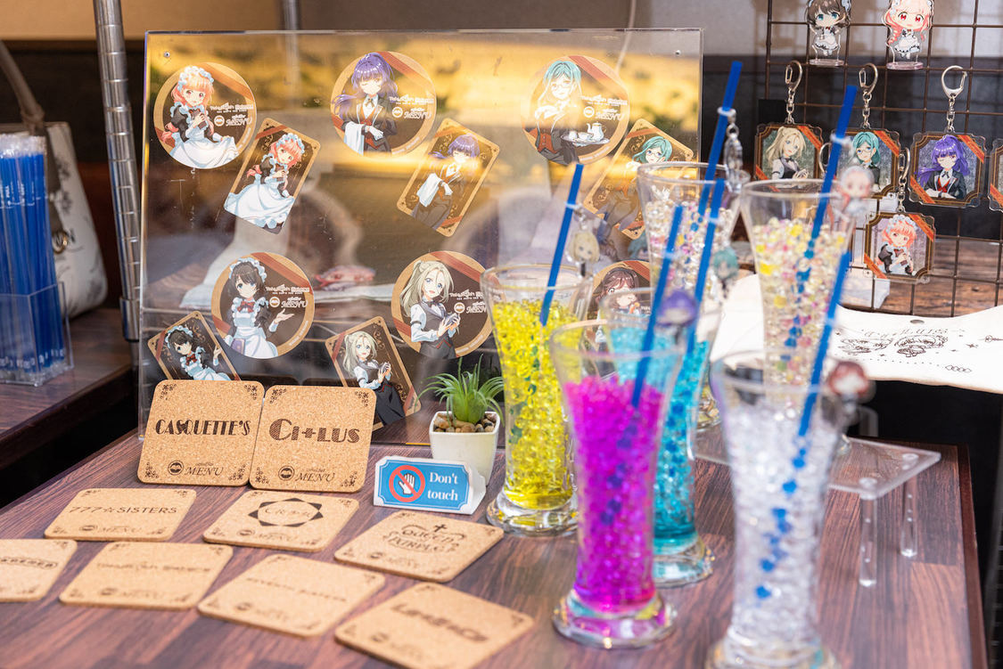 コラボグッズ＆ノベルティの店内ディスプレイ