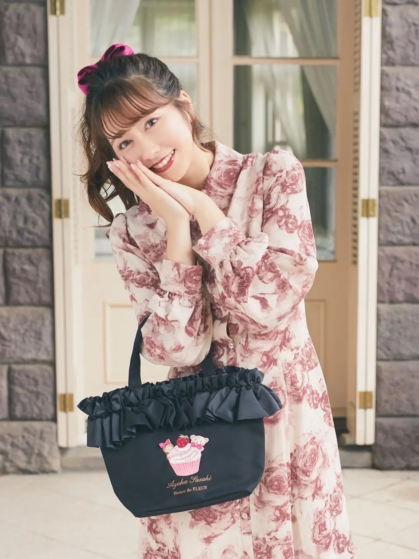 くまさん刺繍フリルトートバッグ