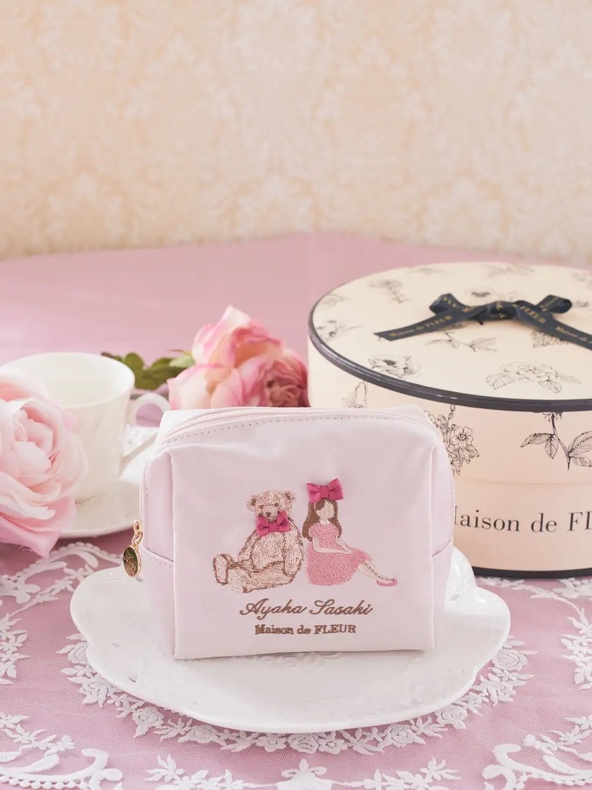 くまさん刺繍ポーチ