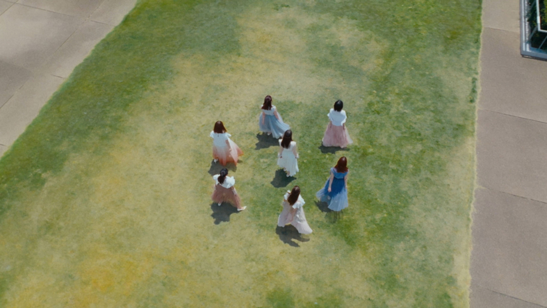 乃木坂46「踏んでしまった」MVより