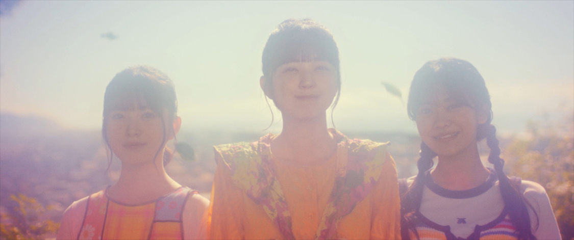 乃木坂46「考えないようにする」MVより