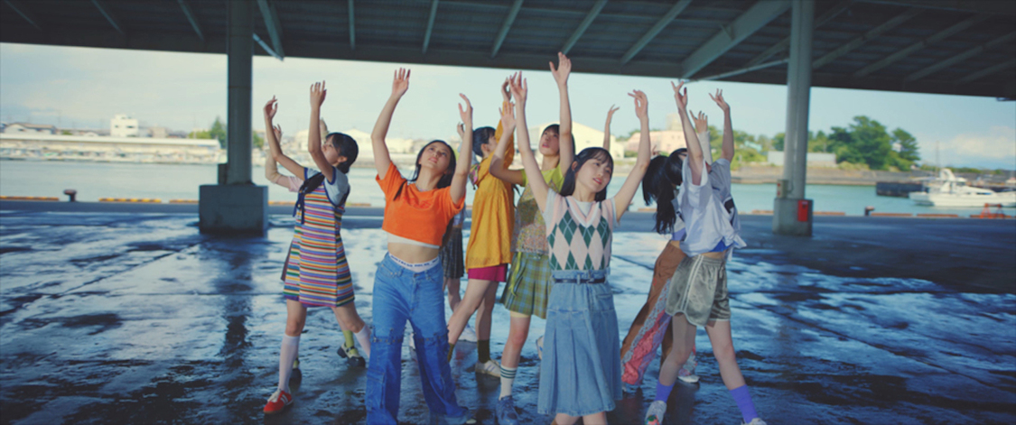 乃木坂46「考えないようにする」MVより