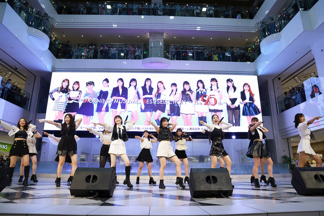 ＜モーニング娘。'23 NEWアルバム『モーニング娘。ベストセレクション ～The 25周年～』発売記念 ミニライブ＆お見送り会＞池袋サンシャインシティ 噴水広場（2023年8月23日）