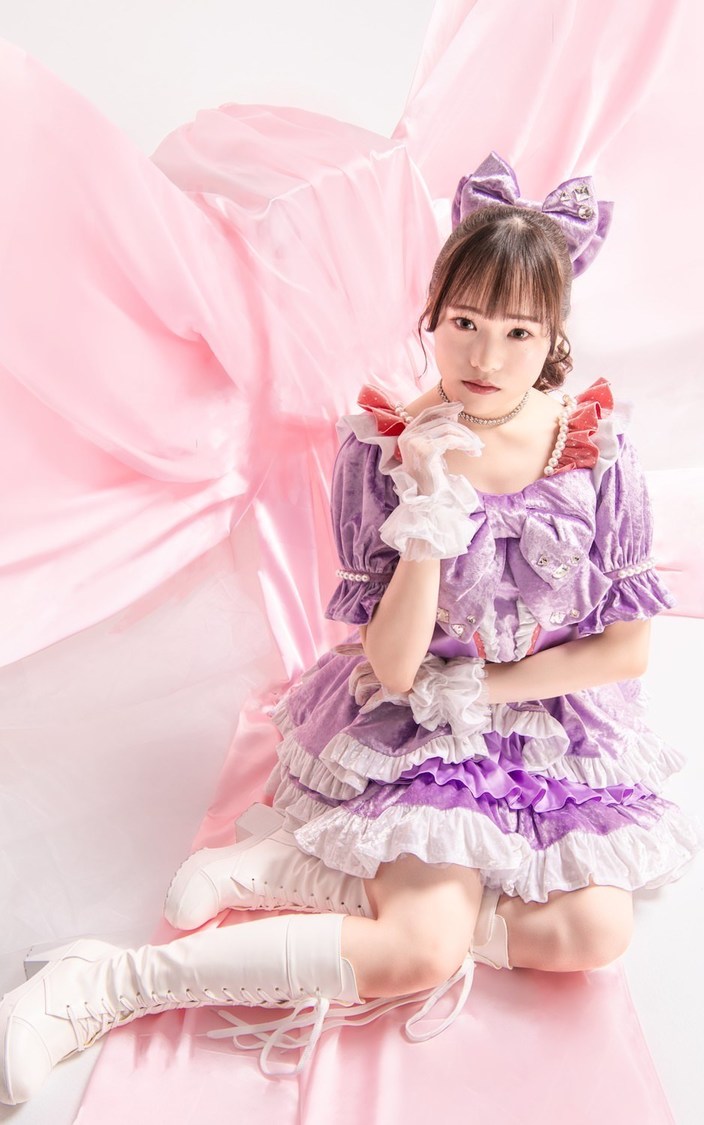 近石日奈（メンバーカラー：レッド）