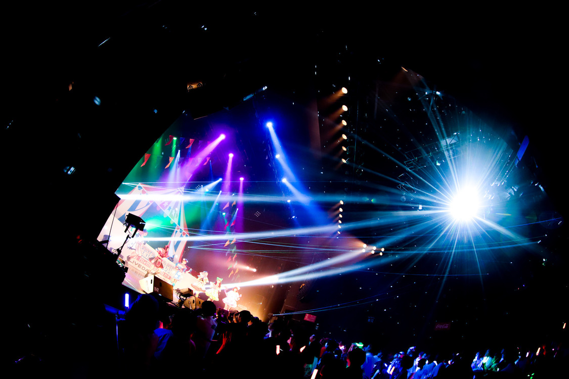 FES☆TIVEアジアツアー＜THE CIRCUS／ザ・サーカス＞ファイナル＆6周年記念公演より