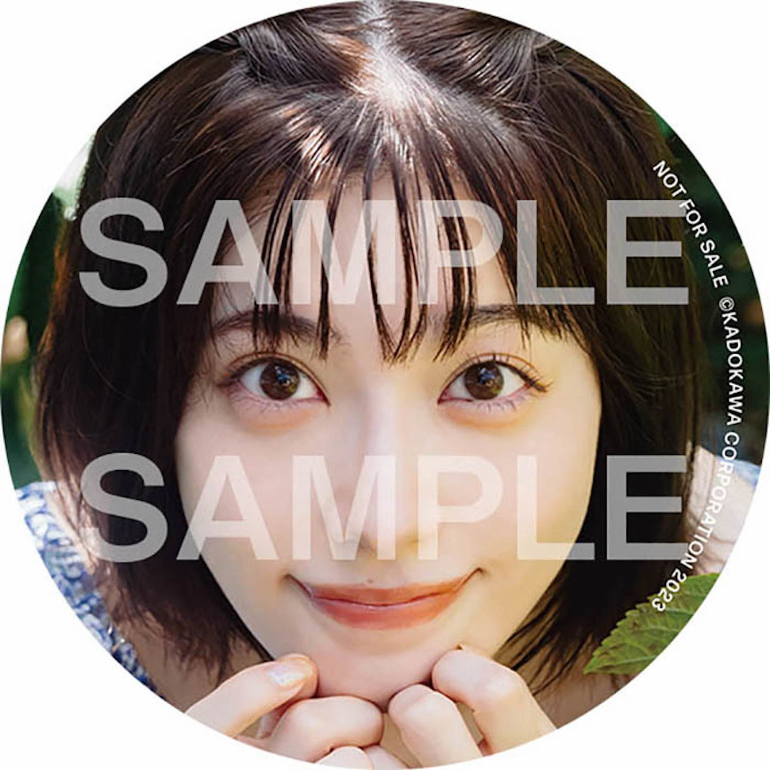 『礒部花凜 1st写真集 私めく』ゲーマーズ限定特典・缶バッジ絵柄