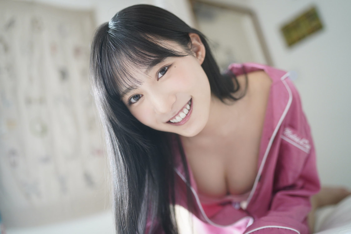 横野すみれ『ヤングガンガン』アザーカット（(C)佐藤佑一（スクウェア・エニックス））