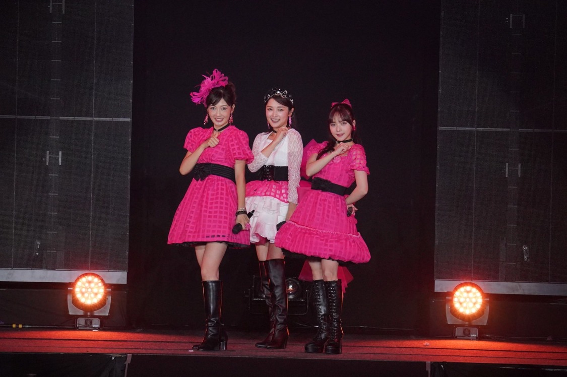 三好絵梨香、石川梨華、稲葉貴子＜Hello! Project 25th ANNIVERSARY CONCERT「ALL FOR ONE & ONE FOR ALL!」ACT I＞国立代々木競技場・第一体育館（2023年9月10日）