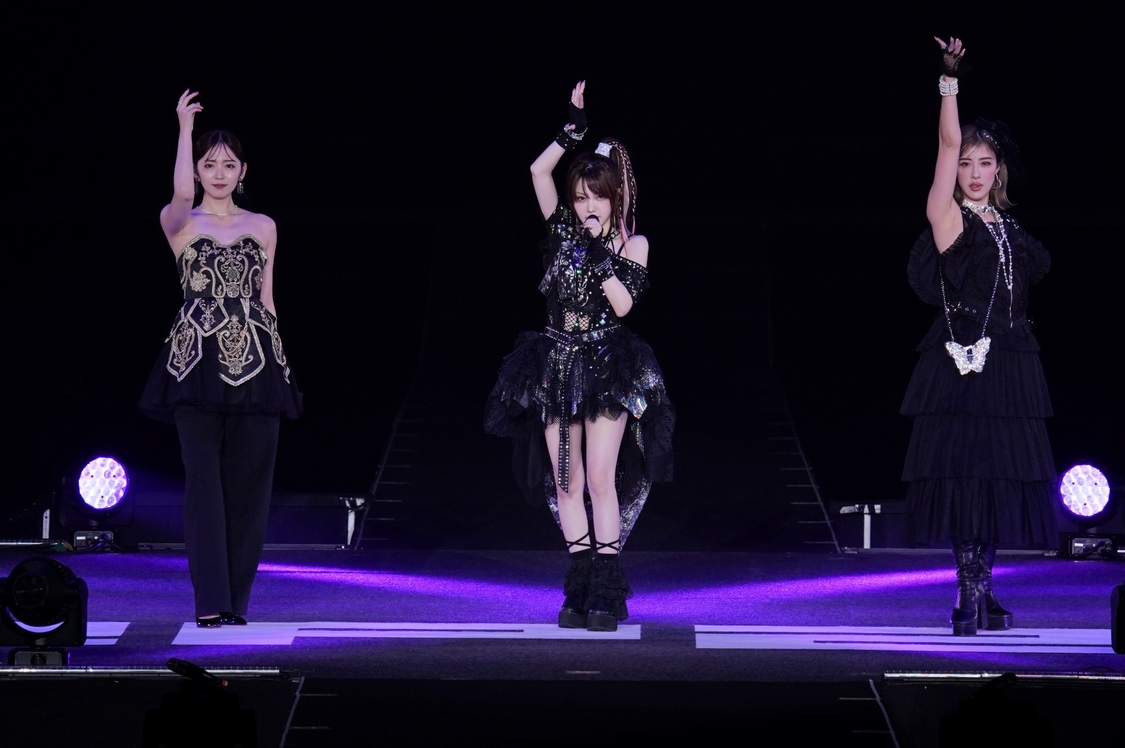 鈴木愛理、田中れいな、夏焼雅＜Hello! Project 25th ANNIVERSARY CONCERT「ALL FOR ONE & ONE FOR ALL!」ACT I＞国立代々木競技場・第一体育館（2023年9月10日）