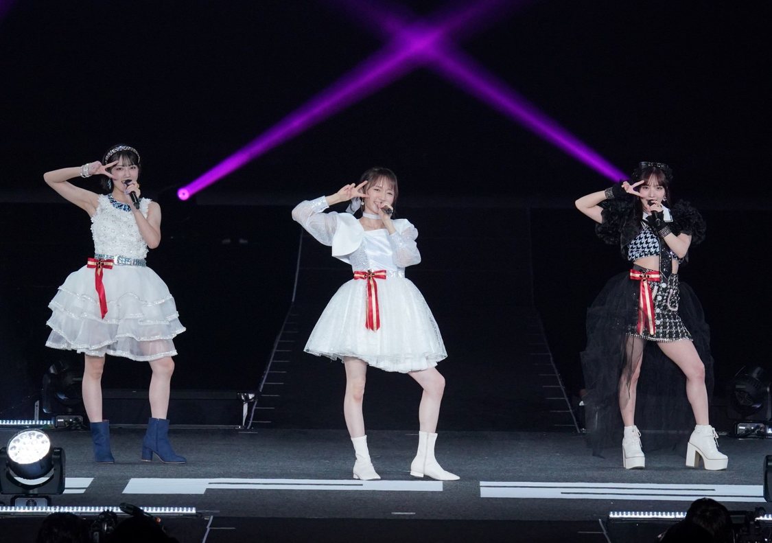 小関舞、紺野あさ美、稲場愛香＜Hello! Project 25th ANNIVERSARY CONCERT「ALL FOR ONE & ONE FOR ALL!」ACT I＞国立代々木競技場・第一体育館（2023年9月10日）