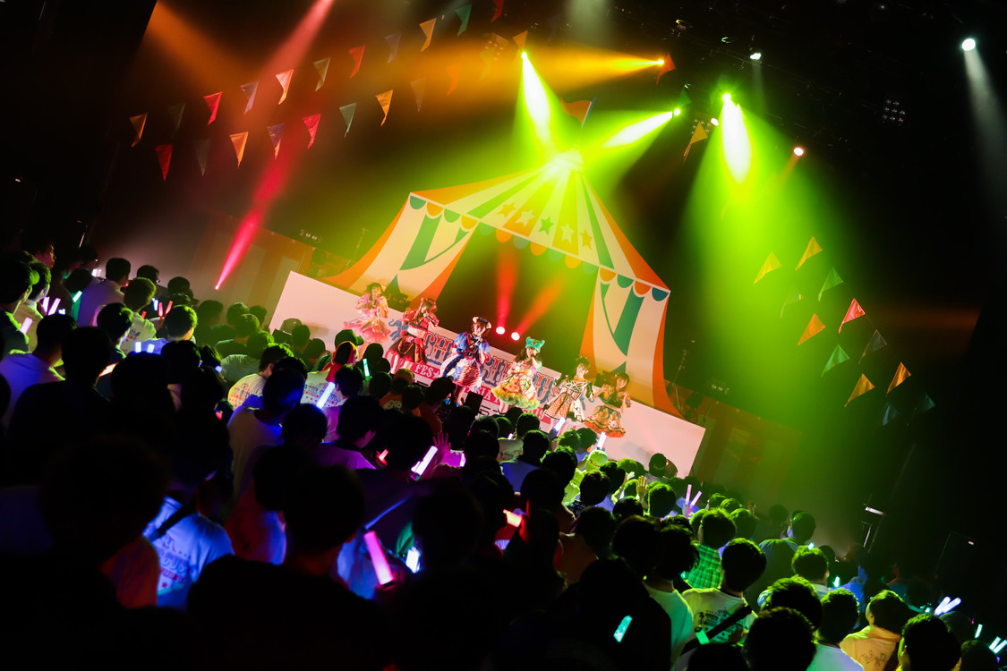 FES☆TIVEアジアツアー＜THE CIRCUS／ザ・サーカス＞ファイナル＆6周年記念公演より