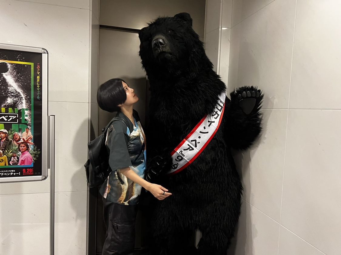 映画観終わったらコカイン・ベアちゃんが外にいました（笑）。