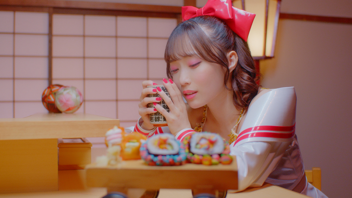 #ババババンビ「ゲイシャフジヤマ」MVより