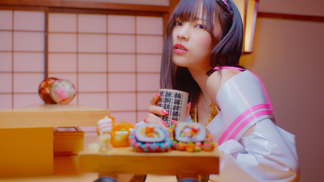 #ババババンビ「ゲイシャフジヤマ」MVより