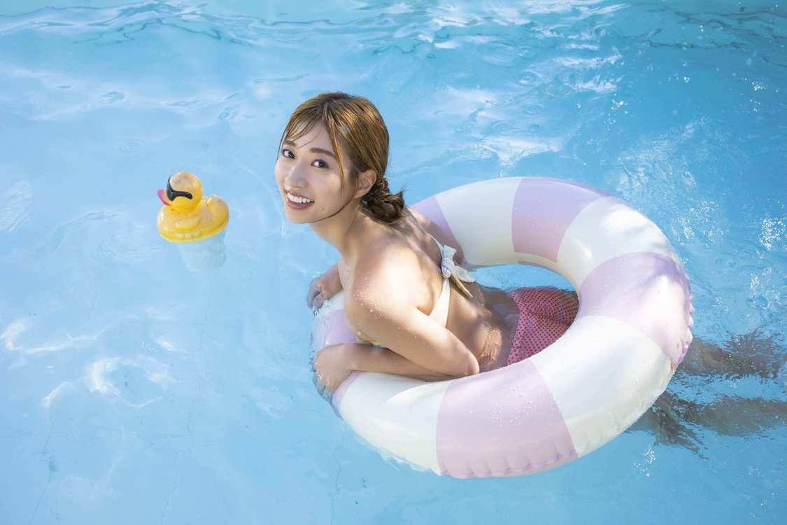 大貫彩香写真集『One Day』（©︎LIKTEN  撮影：桑島智輝）